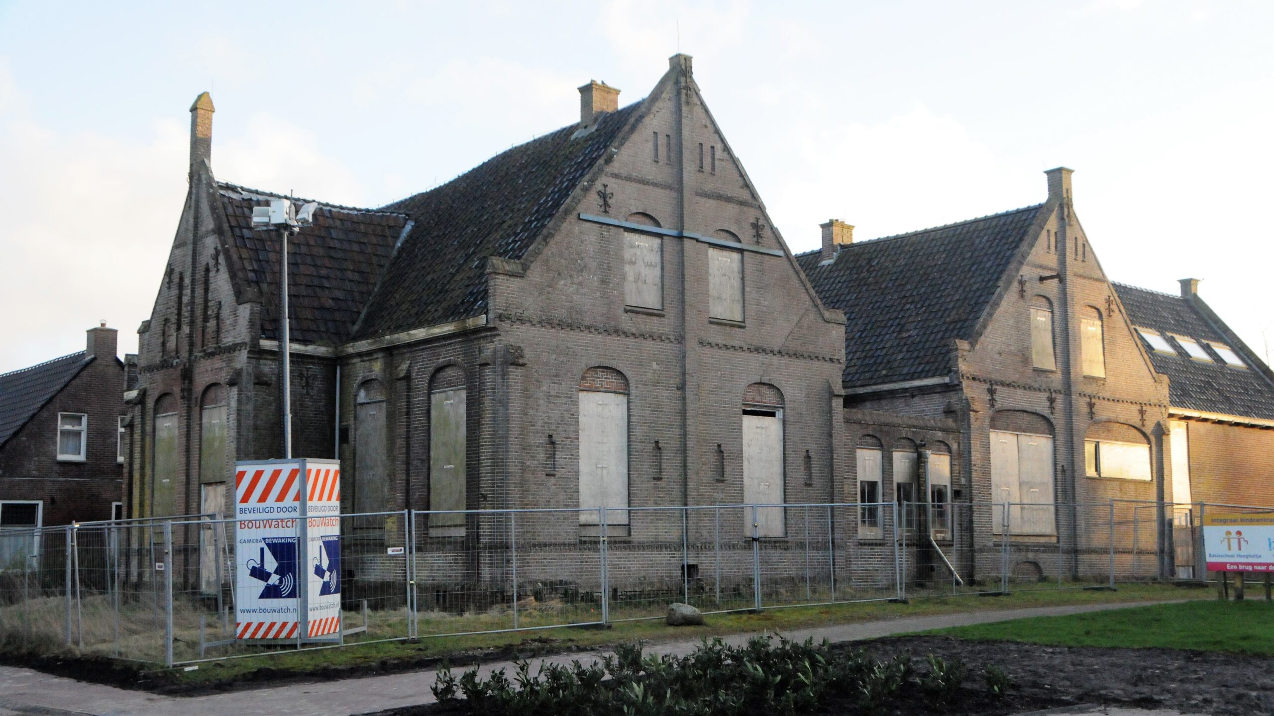 Verbouwing oude St. Jozefschool vertraagd door corona - Omroep Het Hogeland -