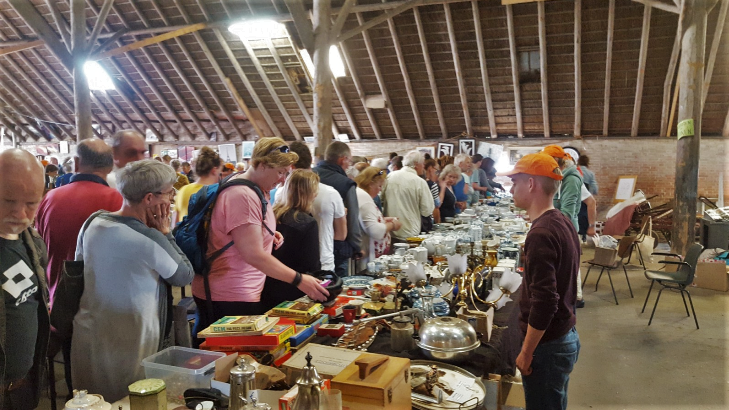 In Toch Weer Rommelmarkt In Uithuizermeeden