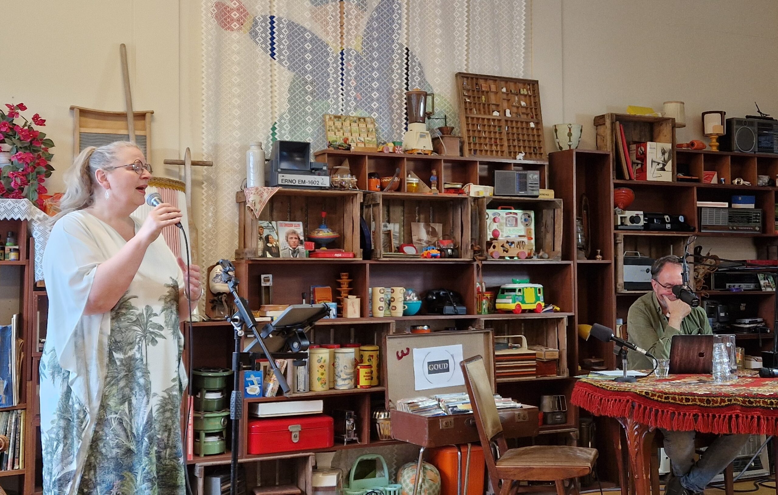 DHDA Zangeres Arienne Groenewoud en presentator Engbert Breuker