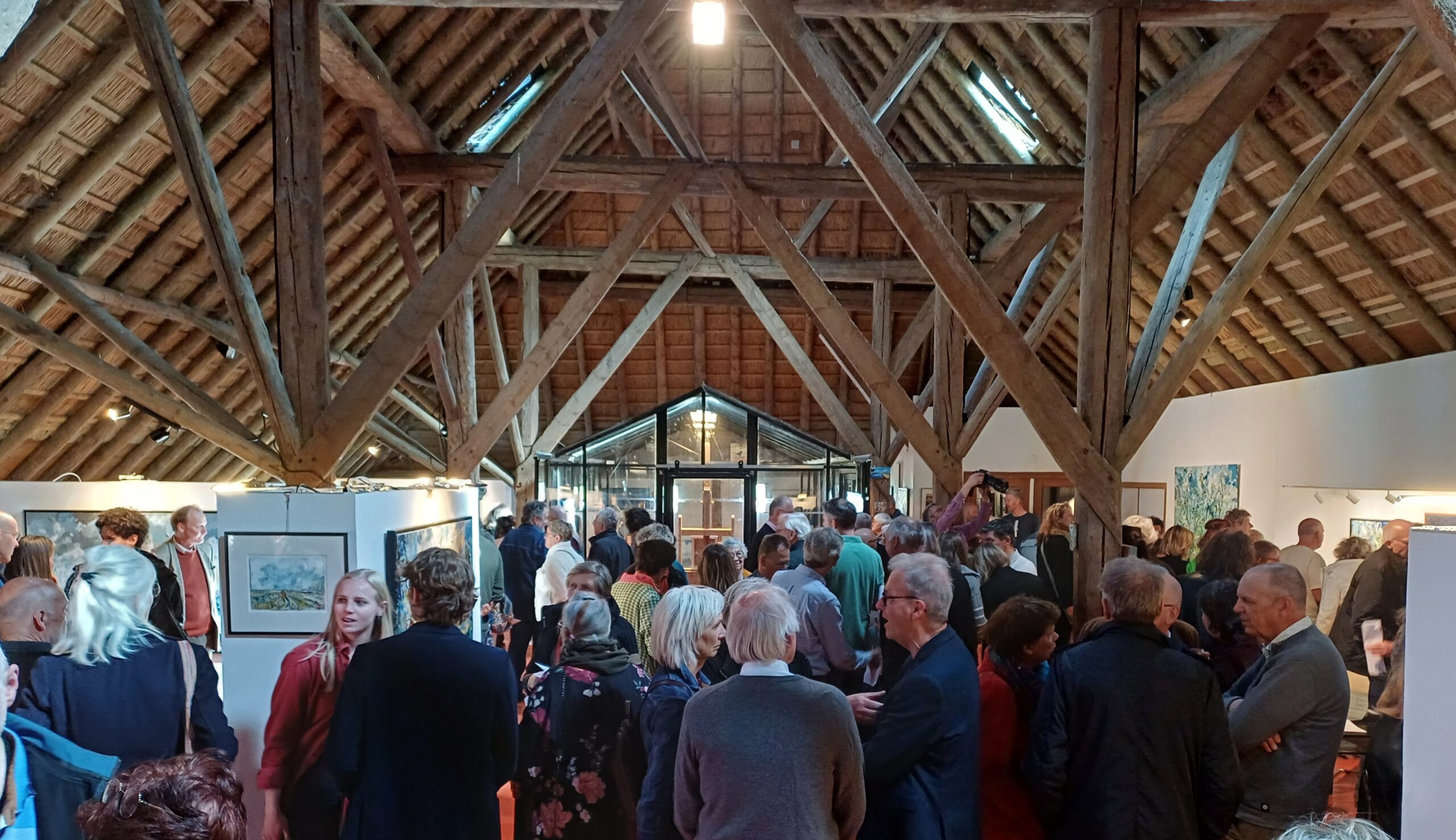 Honderden bezoekers bij opening galerie in Plaats Melkema