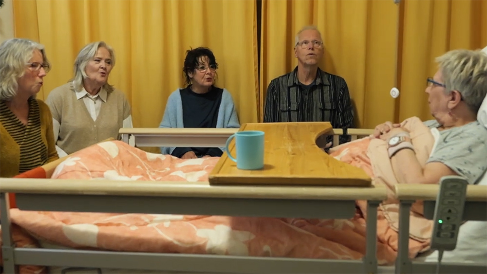 Bedside Singers zingen voor ernstig zieken: 