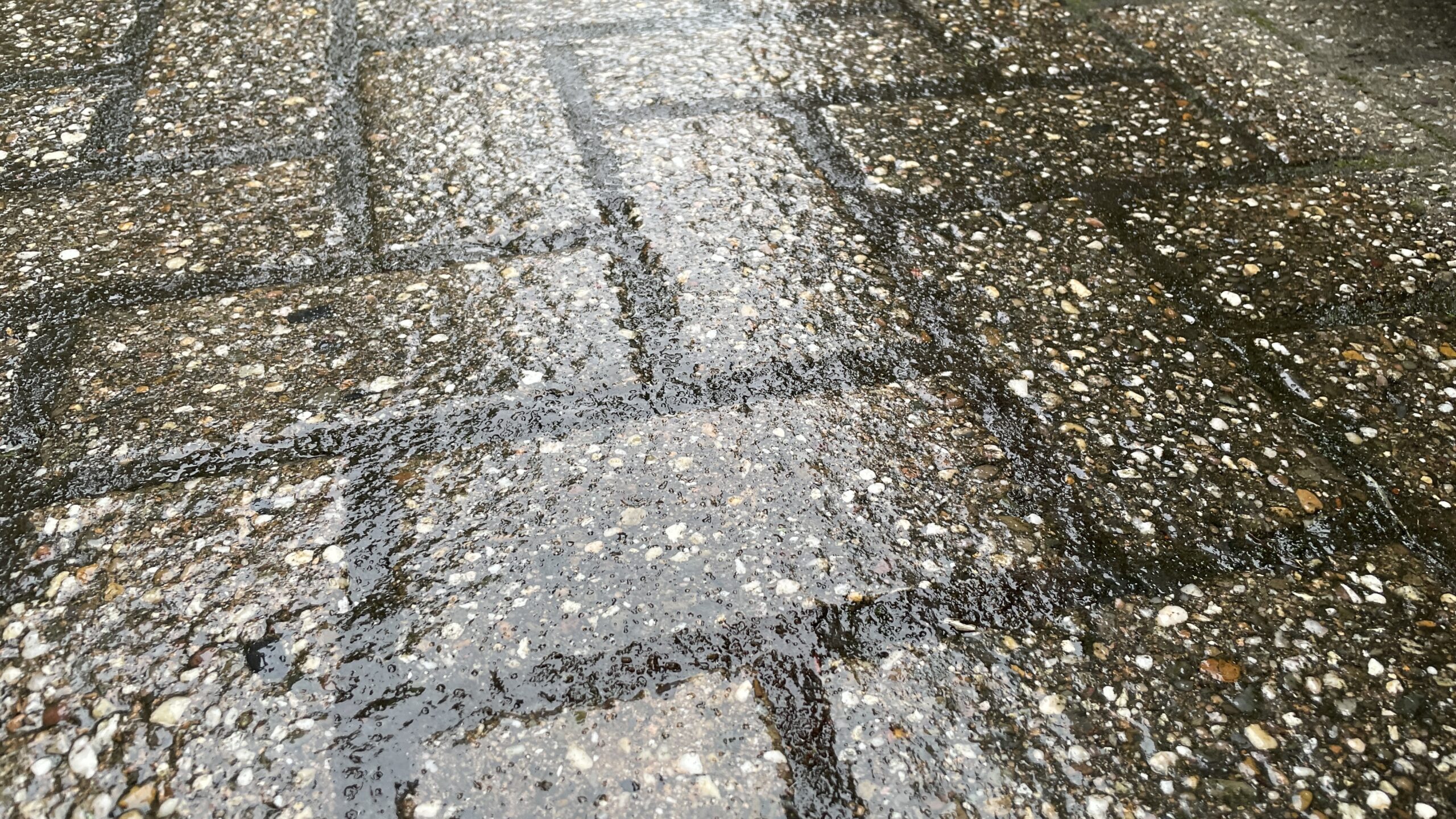 Code oranje verlengd tot 17:00 uur: het is spiegelglad, vooral op stoepen