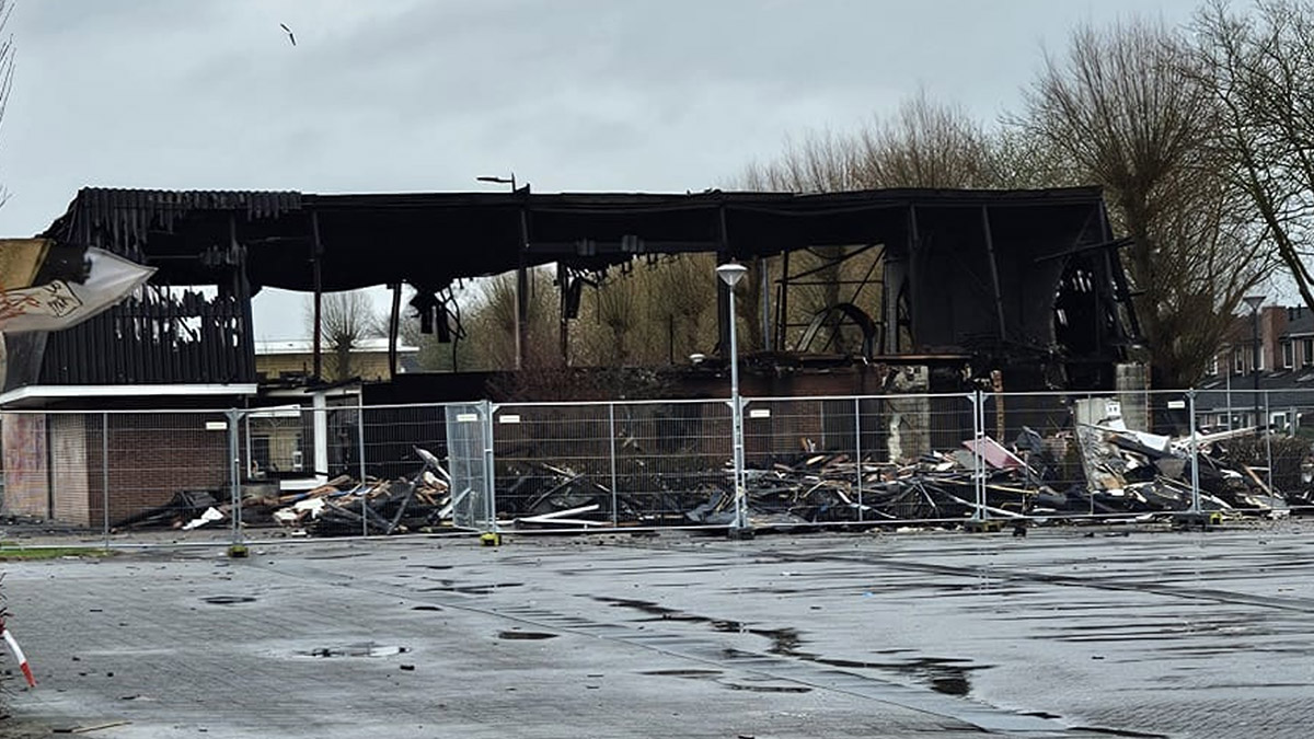 Sporthal De Vlijt in Bedum gaat in vlammen op