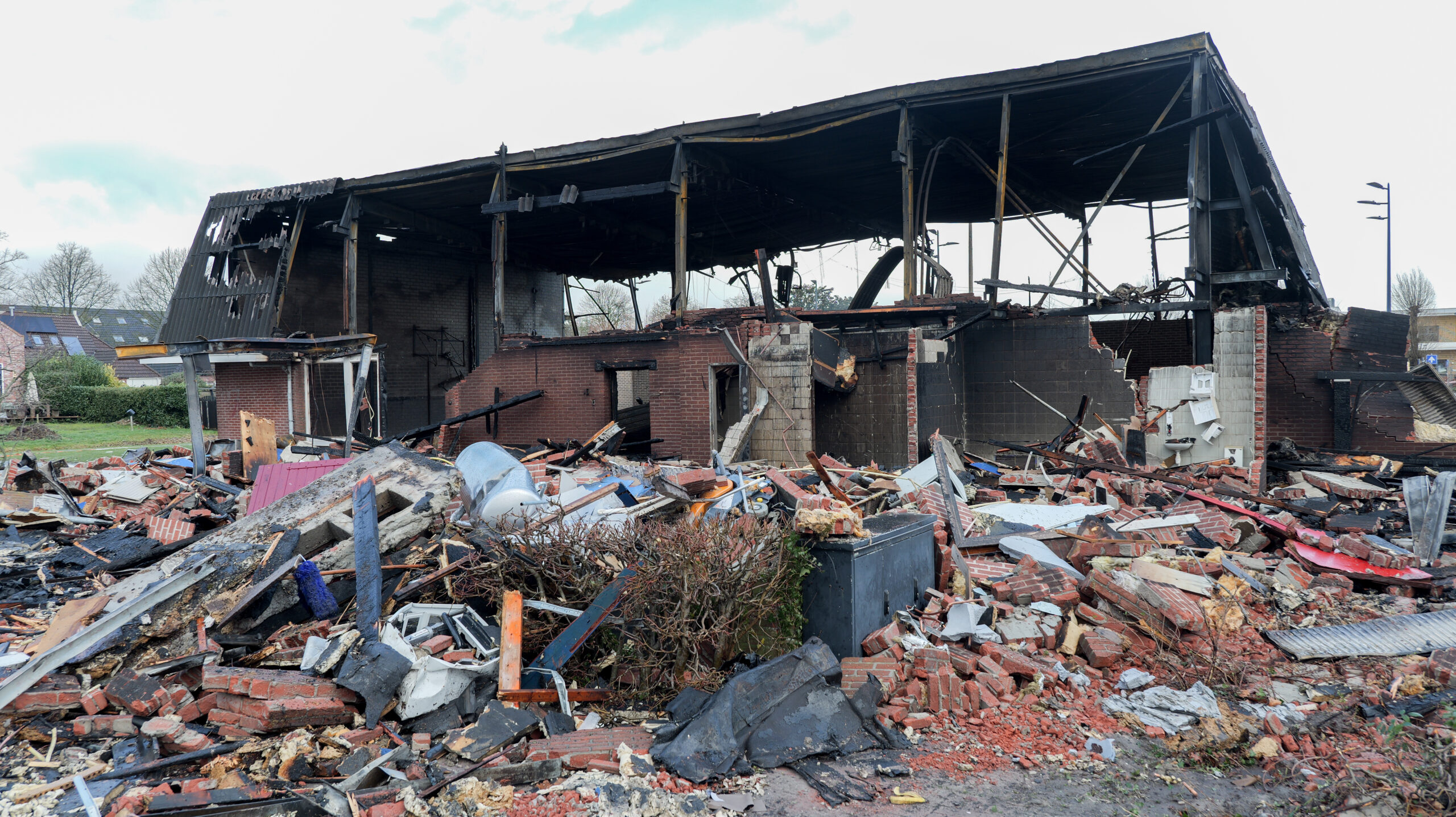 Twee nieuwe aanhoudingen brand Bedum: gemeente wil schade verhalen op daders