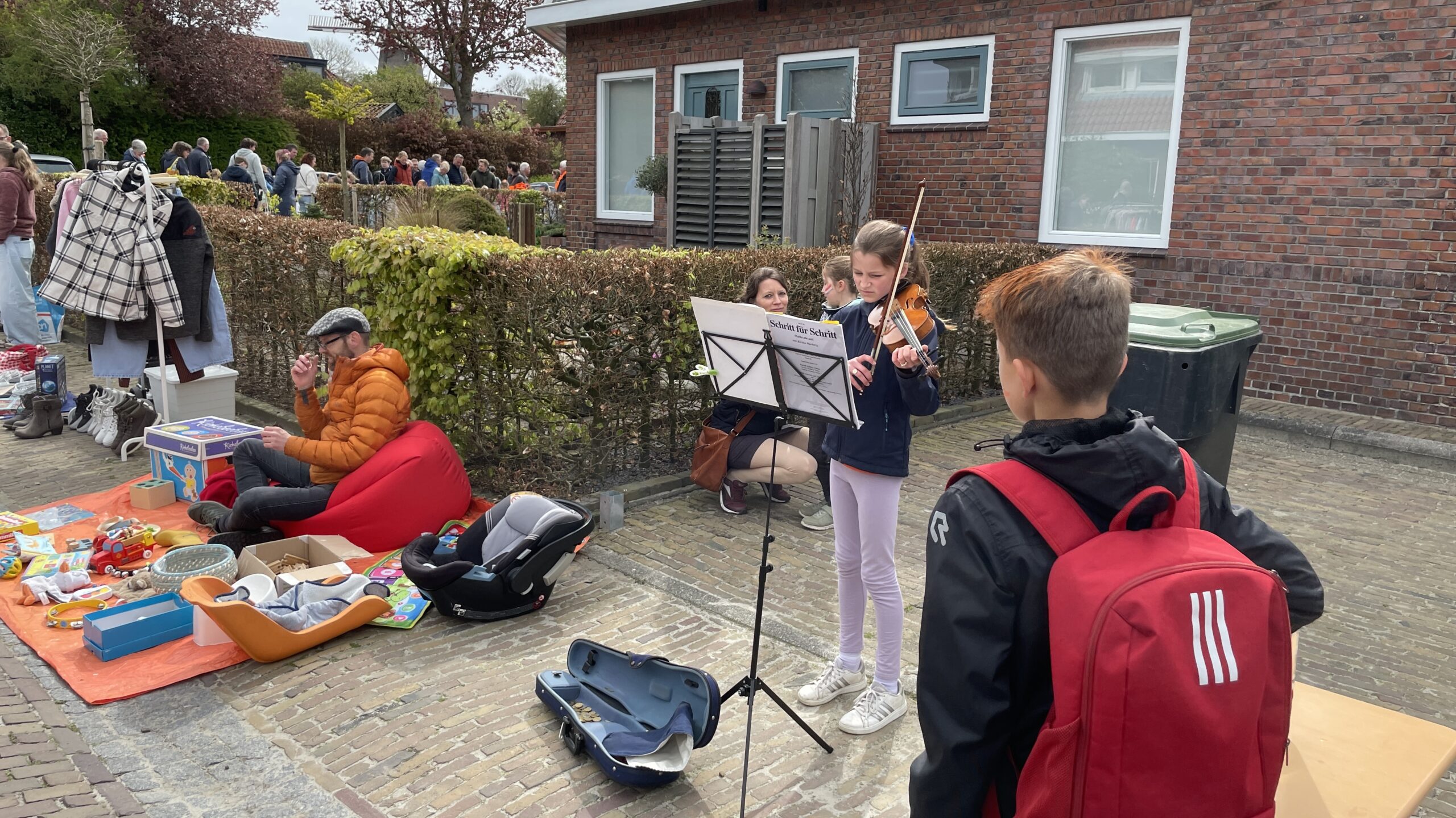 Een DVD voor vijftig cent tijdens de vrijmarkt in Winsum: ‘Ideaal, je kan een film kijken zonder rec